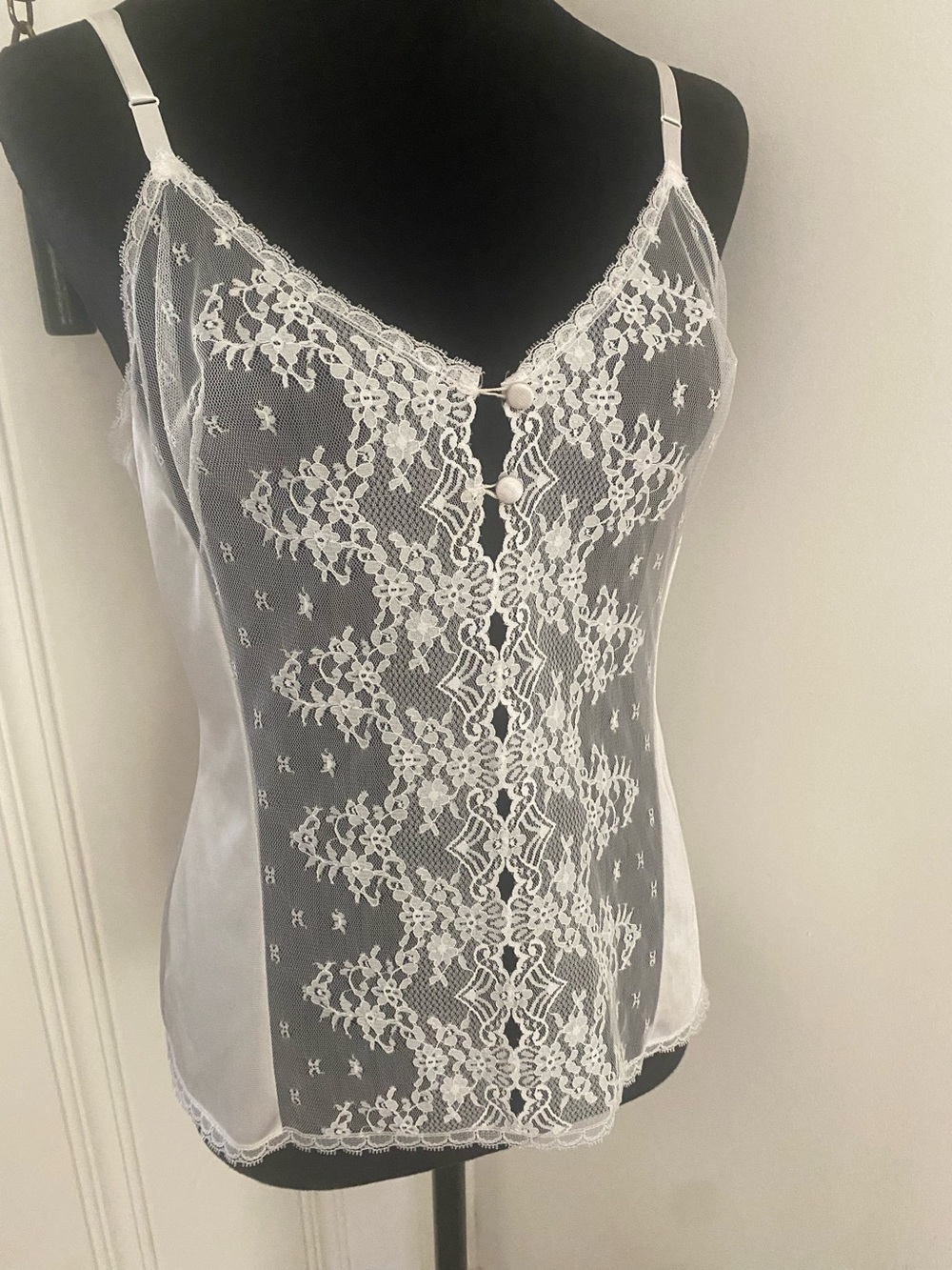 Vintage Vanity Fair Antron III Nylon White Lace Camisole Cami Size 36 USA